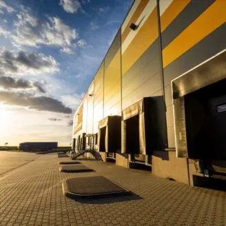 Znaczenie placu manewrowego i parkingów przy wynajmie magazynu