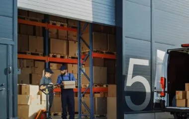 Magazyny miejskie (urban logistics): Wyzwania i rozwiązania dla logistyki ostatniej mili