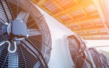 Wentylacja w magazynie: Klucz do bezpieczeństwa, efektywności i zgodności z normami