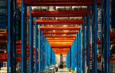 Wynajem magazynów jako fundament efektywnego łańcucha dostaw FMCG