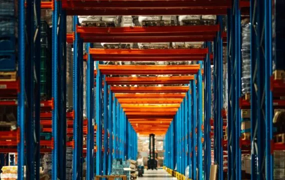 Wynajem magazynów jako fundament efektywnego łańcucha dostaw FMCG