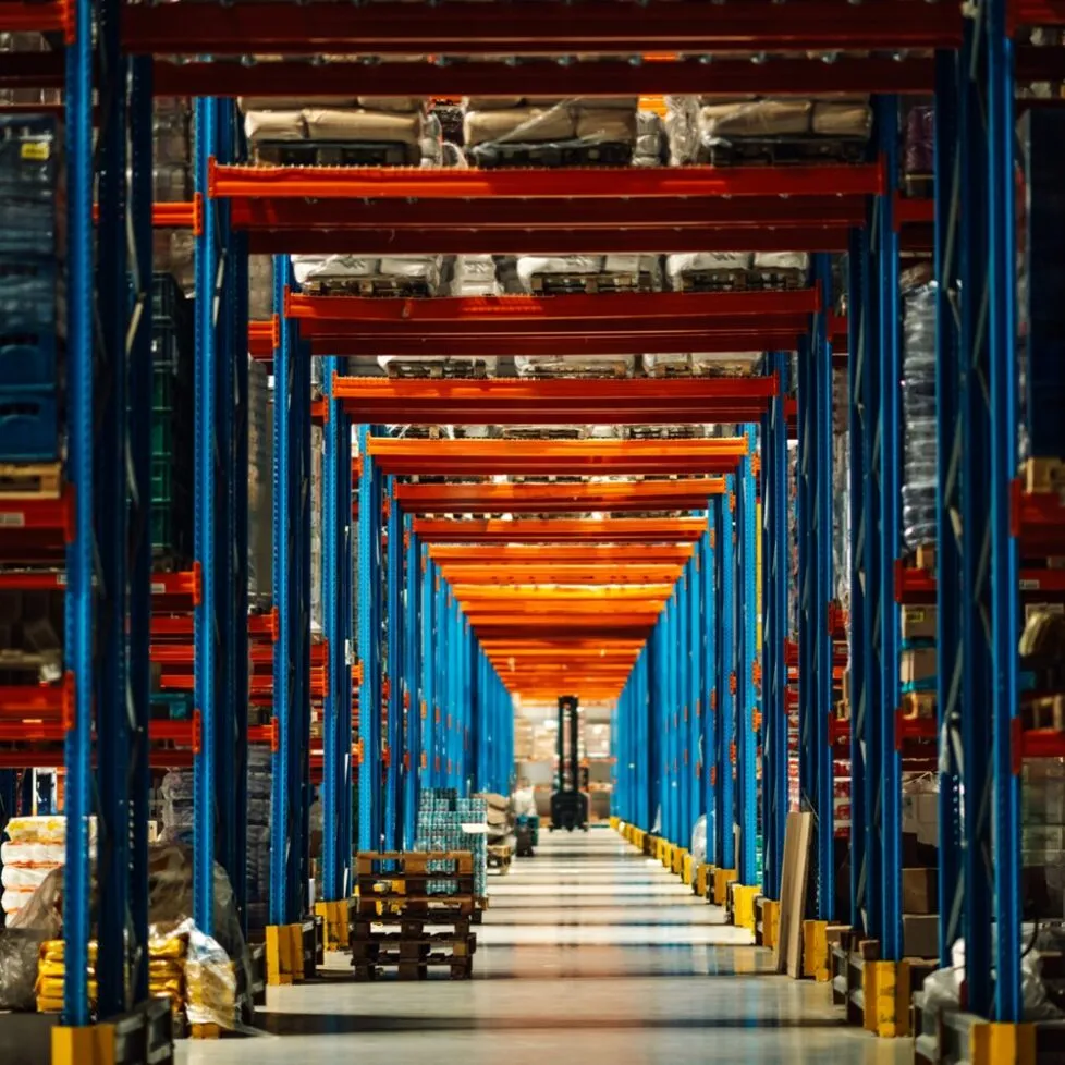 Wynajem magazynów jako fundament efektywnego łańcucha dostaw FMCG