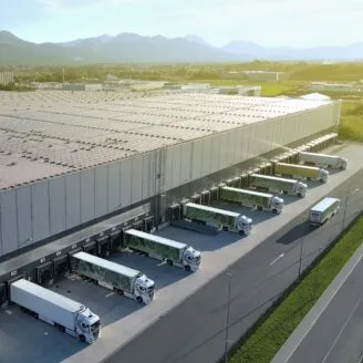 Jak wybór magazynu dystrybucyjnego wpływa na efektywność logistyki i realizację celów firmy?
