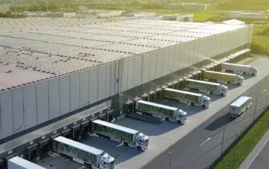 Jak wybór magazynu dystrybucyjnego wpływa na efektywność logistyki i realizację celów firmy?