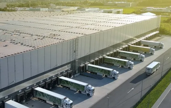 Jak wybór magazynu dystrybucyjnego wpływa na efektywność logistyki i realizację celów firmy?