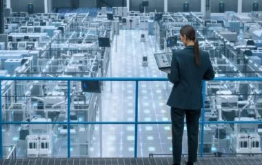 Magazynowanie elektroniki i komponentów – czym są strefy EPA i jak przystosować wynajmowaną halę?