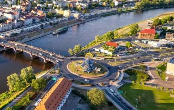 Wynajem magazynu w Gorzowie Wielkopolskim zamiast Poznania lub Szczecina? Kiedy ta lokalizacja naprawdę się opłaca